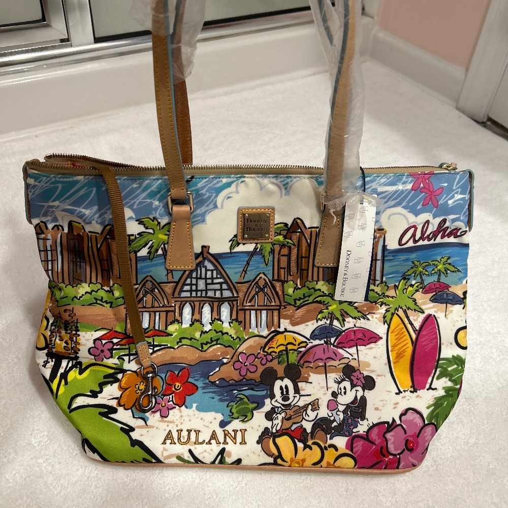 Dooney & Bourke Disney Aulani resort tote Rare, Tags still on. Never used!!